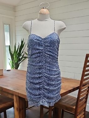 Lulu's Blue and White Floral Ruched Mini Dress Size Med Nwt
